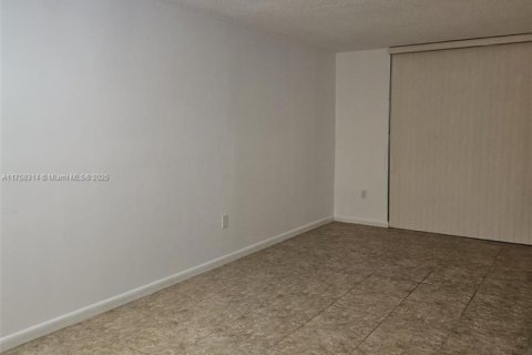 Condo in Sunrise, Florida, 2 bedrooms  № 1959838 - photo 7