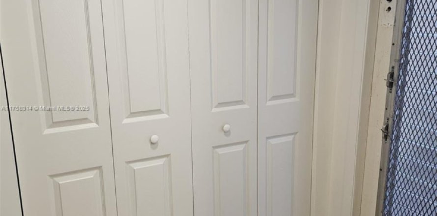 Condo in Sunrise, Florida, 2 bedrooms  № 1959838