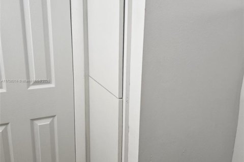 Condo in Sunrise, Florida, 2 bedrooms  № 1959838 - photo 4