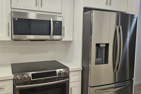 Condo in Sunrise, Florida, 2 bedrooms  № 1959838 - photo 6