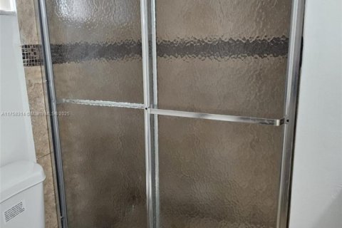 Condo in Sunrise, Florida, 2 bedrooms  № 1959838 - photo 3