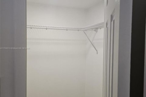 Condo in Sunrise, Florida, 2 bedrooms  № 1959838 - photo 10