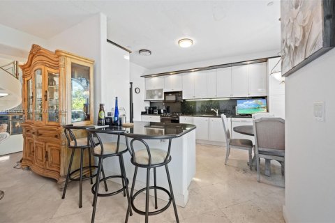 Touwnhouse à vendre à Pompano Beach, Floride: 4 chambres, 269.04 m2 № 2184810 - photo 8