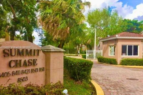 Copropriété à louer à Miami, Floride: 1 chambre, 72.19 m2 № 1947063 - photo 1