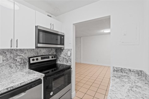 Copropriété à louer à Miami, Floride: 1 chambre, 72.19 m2 № 1947063 - photo 11