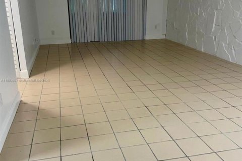 Copropriété à louer à Miami, Floride: 1 chambre, 72.19 m2 № 1947063 - photo 7