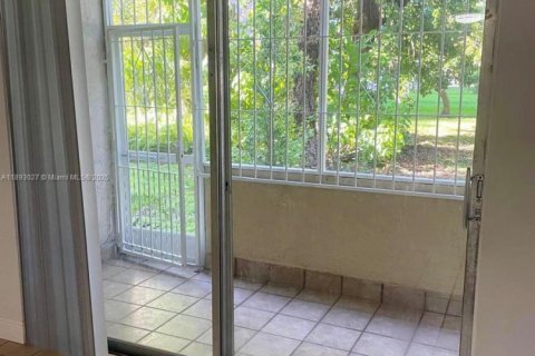 Copropriété à louer à Miami, Floride: 1 chambre, 72.19 m2 № 1947063 - photo 2