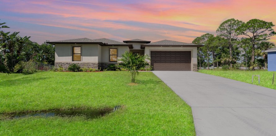 House in Palm Bay, Florida 4 bedrooms, 201.69 sq.m. № 2082049