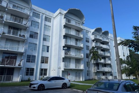 Снять в аренду кондоминиум в Майами, Флорида 1 спальня, 78.22м2, № 1949541 - фото 14