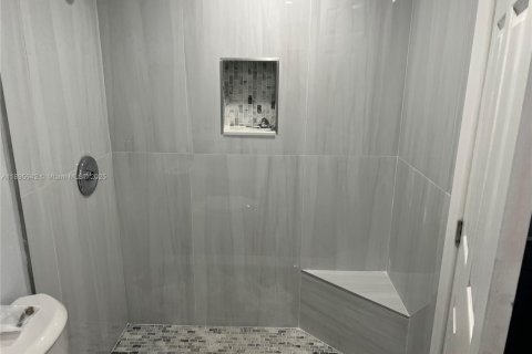 Снять в аренду кондоминиум в Майами, Флорида 1 спальня, 78.22м2, № 1949541 - фото 1