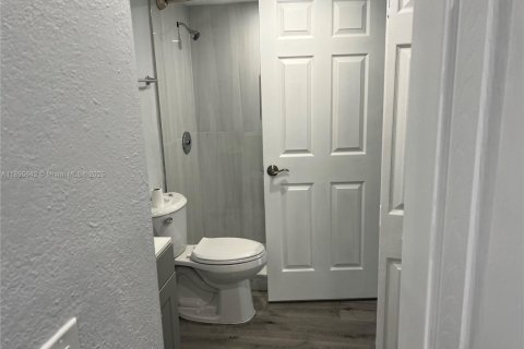 Снять в аренду кондоминиум в Майами, Флорида 1 спальня, 78.22м2, № 1949541 - фото 2