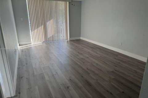 Снять в аренду кондоминиум в Майами, Флорида 1 спальня, 78.22м2, № 1949541 - фото 6