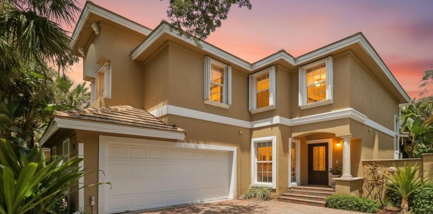 House in Juno Beach, Florida 4 bedrooms, 230.03 sq.m. № 2086874