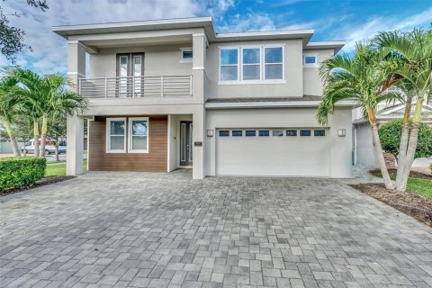 House in Kissimmee, Florida 8 bedrooms, 374.67 sq.m. № 2108664