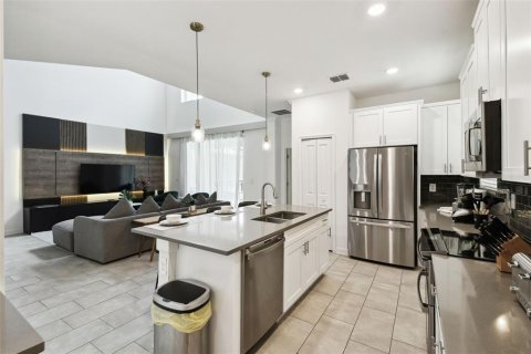House in Kissimmee, Florida 5 bedrooms, 310.57 sq.m. № 1804024 - photo 25
