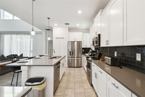 House in Kissimmee, Florida 5 bedrooms, 310.57 sq.m. № 1804024 - photo 24