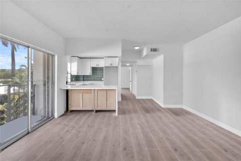Condo in Miami Beach, Florida, 1 bedroom  № 1962822 - photo 18