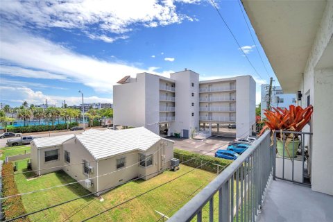 Condo in Miami Beach, Florida, 1 bedroom  № 1962822 - photo 7