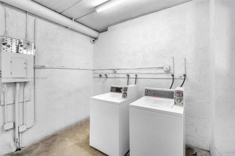 Condo in Miami Beach, Florida, 1 bedroom  № 1962822 - photo 21