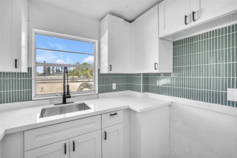 Condo in Miami Beach, Florida, 1 bedroom  № 1962822 - photo 3