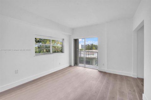 Condo in Miami Beach, Florida, 1 bedroom  № 1962822 - photo 4