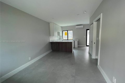 Villa ou maison à louer à Fort Lauderdale, Floride: 1 chambre, 55.74 m2 № 1941807 - photo 4