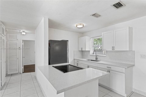 Купить виллу или дом в Холливуд, Флорида 3 спальни, 98.1м2, № 1930680 - фото 14