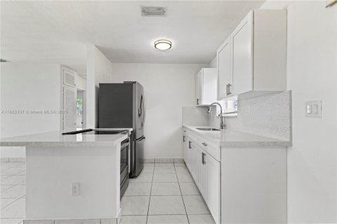 Купить виллу или дом в Холливуд, Флорида 3 спальни, 98.1м2, № 1930680 - фото 11