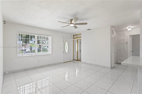 Купить виллу или дом в Холливуд, Флорида 3 спальни, 98.1м2, № 1930680 - фото 9