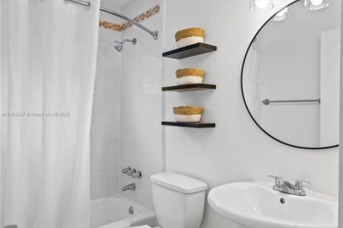 Купить виллу или дом в Холливуд, Флорида 3 спальни, 98.1м2, № 1930680 - фото 24