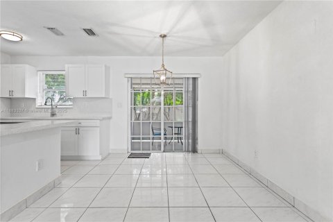 Купить виллу или дом в Холливуд, Флорида 3 спальни, 98.1м2, № 1930680 - фото 8