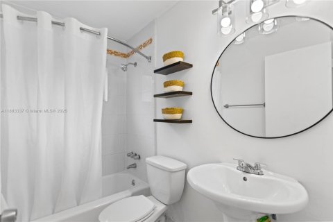 Купить виллу или дом в Холливуд, Флорида 3 спальни, 98.1м2, № 1930680 - фото 23