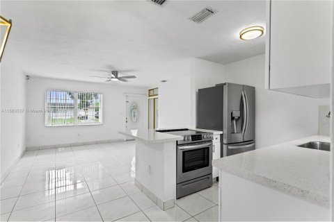 Купить виллу или дом в Холливуд, Флорида 3 спальни, 98.1м2, № 1930680 - фото 5