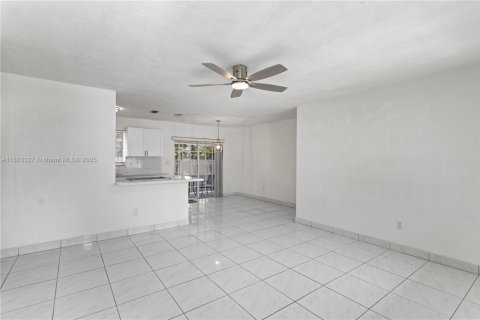 Купить виллу или дом в Холливуд, Флорида 3 спальни, 98.1м2, № 1930680 - фото 10