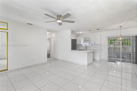 Купить виллу или дом в Холливуд, Флорида 3 спальни, 98.1м2, № 1930680 - фото 7