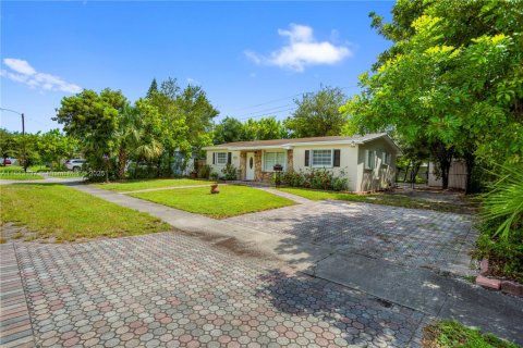 Купить виллу или дом в Холливуд, Флорида 3 спальни, 98.1м2, № 1930680 - фото 4