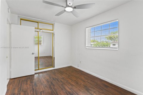 Купить виллу или дом в Холливуд, Флорида 3 спальни, 98.1м2, № 1930680 - фото 25