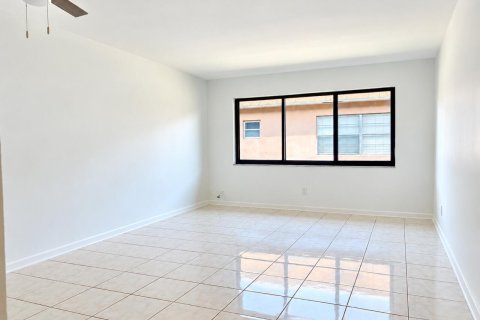 Apartment in Pompano Beach, Florida 3 rooms, 65.03 sq.m. № 2401246 - photo 3