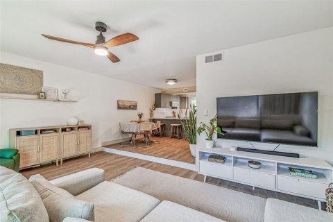 Adosado en venta en Tampa, Florida, 2 dormitorios, 118.91 m2 № 1884654 - foto 14