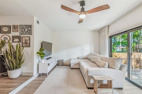 Adosado en venta en Tampa, Florida, 2 dormitorios, 118.91 m2 № 1884654 - foto 12
