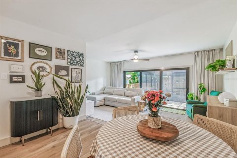 Adosado en venta en Tampa, Florida, 2 dormitorios, 118.91 m2 № 1884654 - foto 11