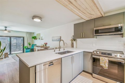 Adosado en venta en Tampa, Florida, 2 dormitorios, 118.91 m2 № 1884654 - foto 10