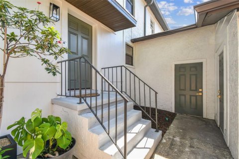 Adosado en venta en Tampa, Florida, 2 dormitorios, 118.91 m2 № 1884654 - foto 2