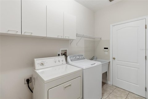 House in Orlando, Florida 5 bedrooms, 309.83 sq.m. № 2277056 - photo 29