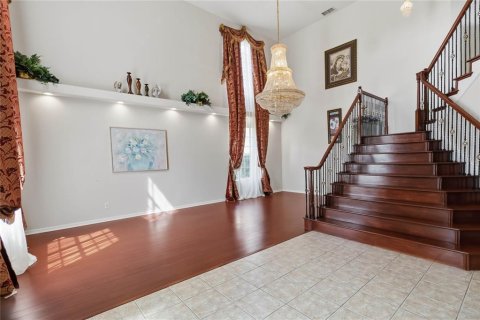House in Orlando, Florida 5 bedrooms, 309.83 sq.m. № 2277056 - photo 9