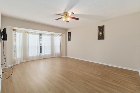 House in Orlando, Florida 5 bedrooms, 309.83 sq.m. № 2277056 - photo 25