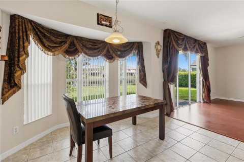 House in Orlando, Florida 5 bedrooms, 309.83 sq.m. № 2277056 - photo 21