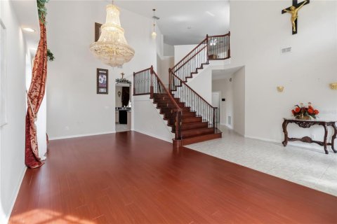 House in Orlando, Florida 5 bedrooms, 309.83 sq.m. № 2277056 - photo 10