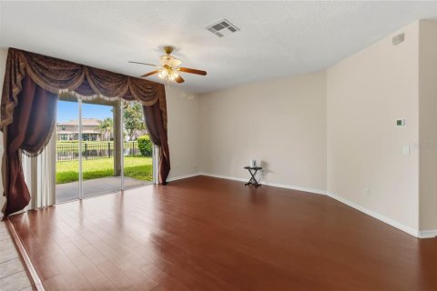 House in Orlando, Florida 5 bedrooms, 309.83 sq.m. № 2277056 - photo 14