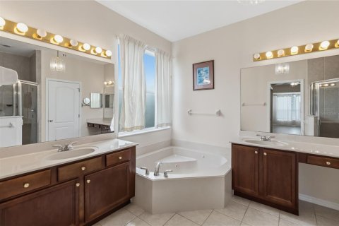 House in Orlando, Florida 5 bedrooms, 309.83 sq.m. № 2277056 - photo 27